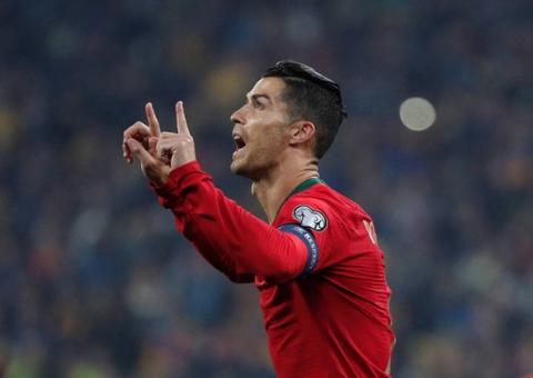 Ucrânia bate Portugal e vai à Euro; Cristiano Ronaldo chega aos 700 gols