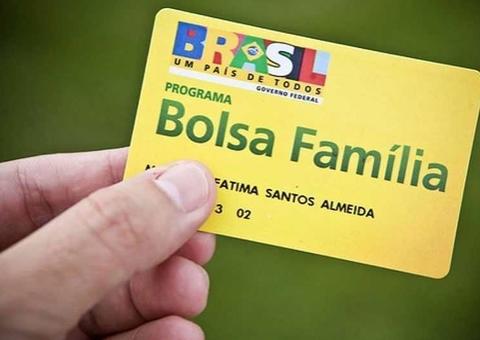 Bolsonaro anuncia 13° para beneficiários do Bolsa Família