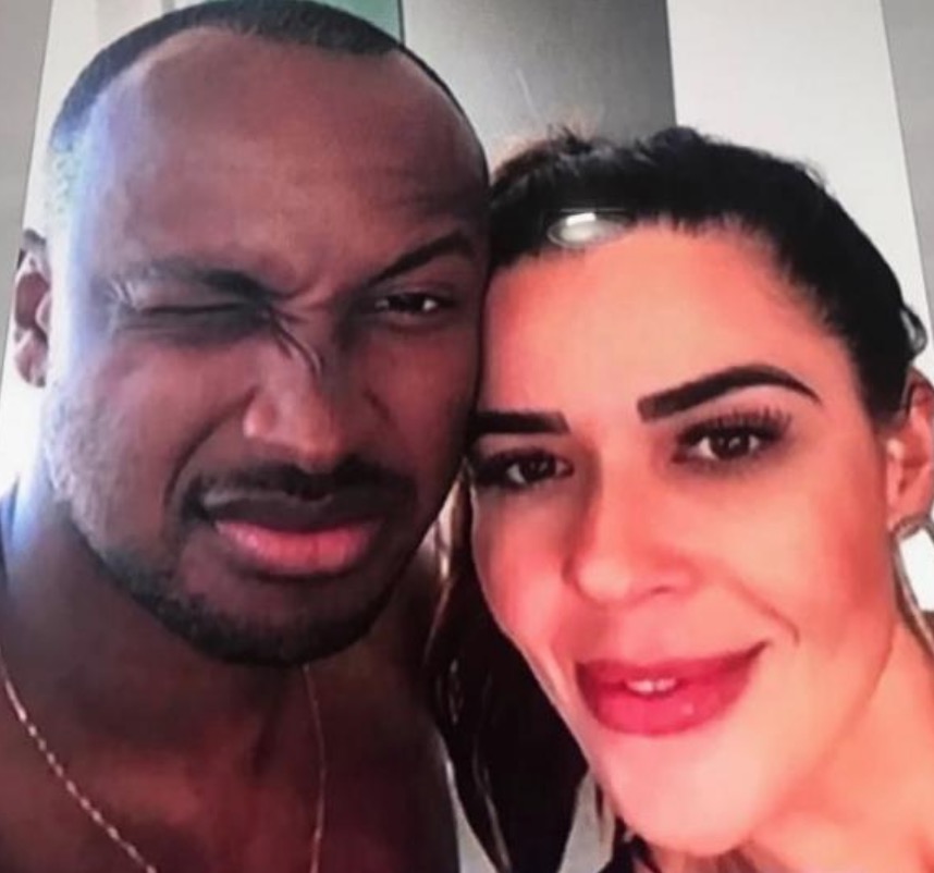 Blogueira flagrada com Thiaguinho conheceu cantor no réveillon em festa de Neymar 