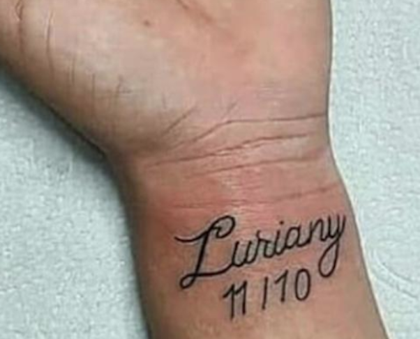 Fã que tatuou sigla do casal Hariany e Lucas fala sobre críticas: ‘Tô feliz'