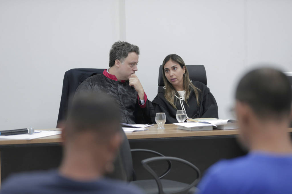 Homem é condenado a mais de 17 anos por esfaquear mulher na frente da filha em Manaus 