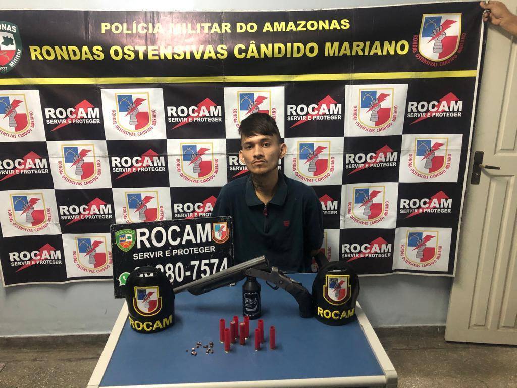 Cadeirante é preso com espingarda e munições em rua de Manaus