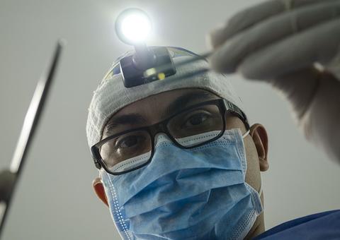 Hipnose pode ser aplicada ao combate a dor nos tratamentos odontológicos