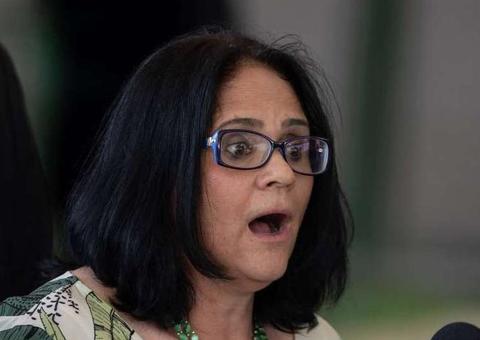 ‘Querem matar a Bolsonaro de saia’; diz ministra Damares em Manaus