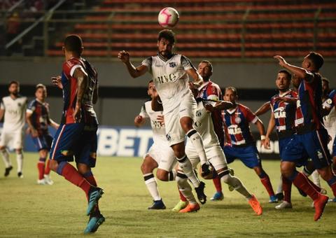 Ceará vence Bahia de virada e sai da zona do rebaixamento