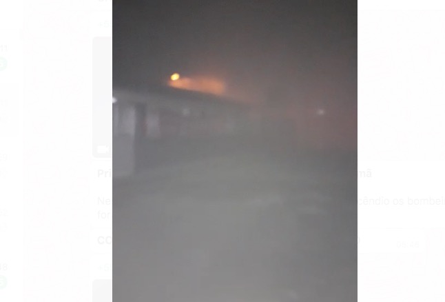Escola pega fogo e assusta populares em Manaus