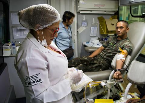 Com estoque de sangue baixo, Hemoam convoca doadores