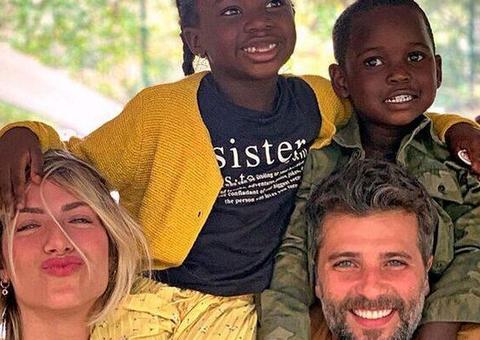 Bruno Gagliasso surpreende fãs e faz tatuagem do rosto do filho no braço 