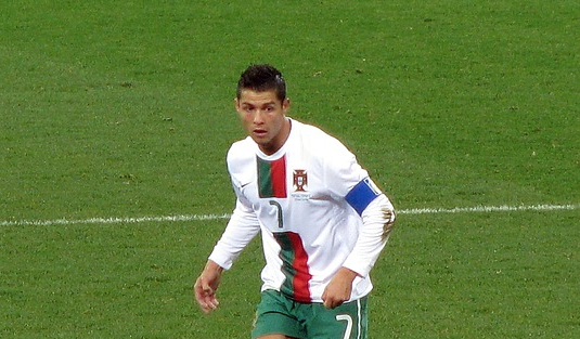 Jornal britânico diz que material genético de CR7 é achado em modelo que o acusa de estupro