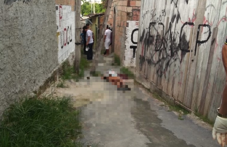Com tiros na cabeça e pescoço, jovem é assassinado por pistoleiros em Manaus