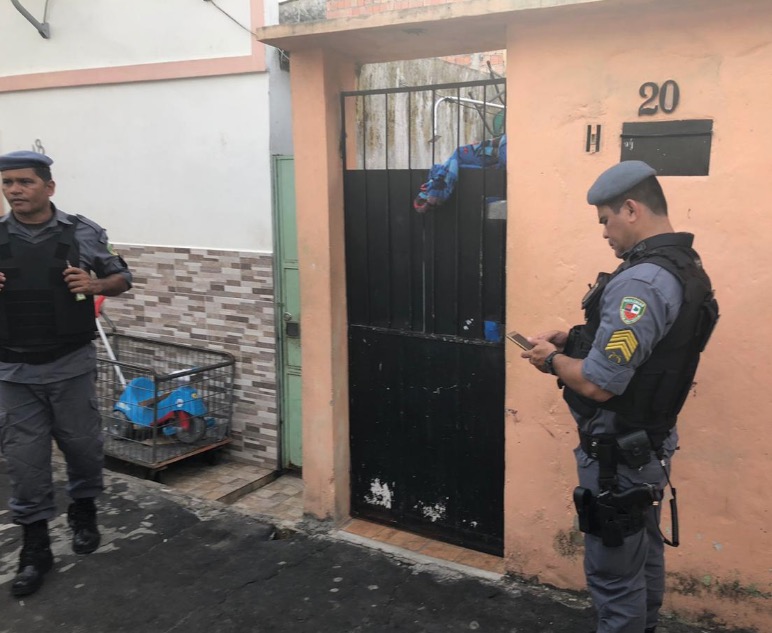 Jovem é brutalmente assassinado com tiros na cabeça dentro da própria casa em Manaus