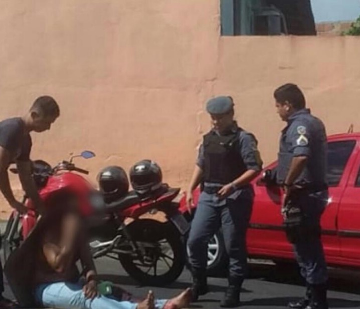 Assaltante que usava arma falsa é atropelado por justiceiro em Manaus