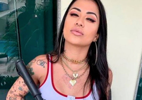 'Agora sim o fuzil está comigo', diz MC que foi intimada por apologia ao crime