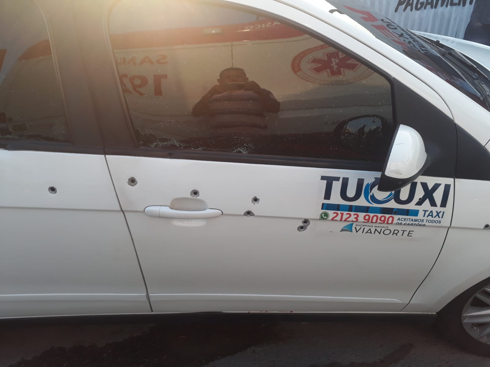 Pistoleiros abrem fogo contra táxi e fuzilam passageira em Manaus