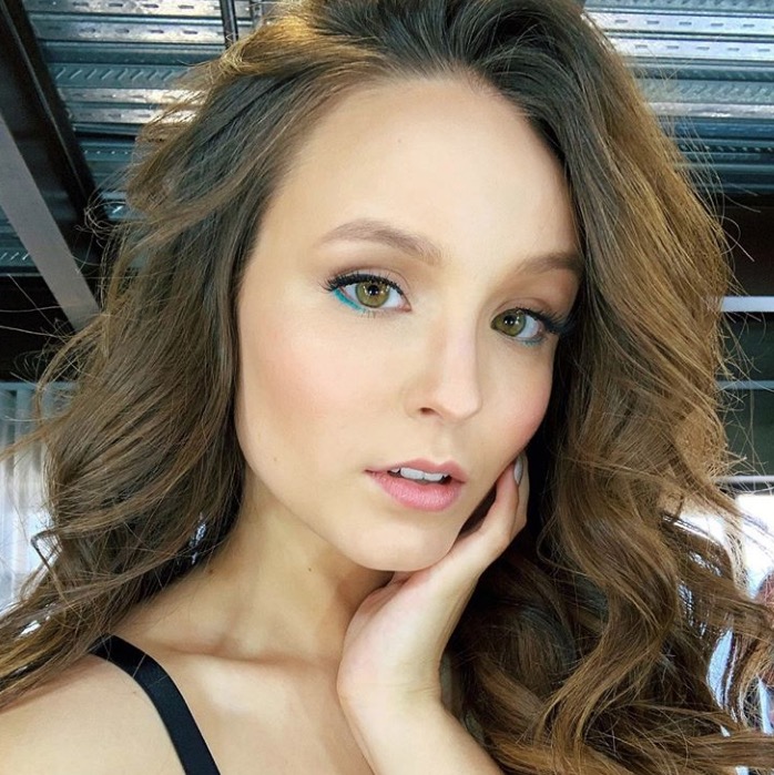 Larissa Manoela posta selfie usando vibrador: 'foi incrível'