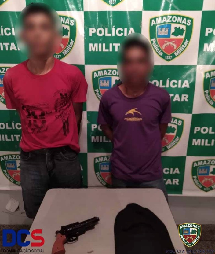 Dupla é presa suspeita de roubar drogaria e fazer clientes reféns em Manaus