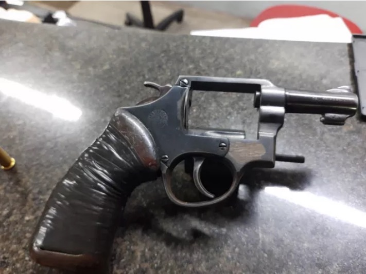 Dupla é presa após tentar matar homem e fazer família refém em Manaus