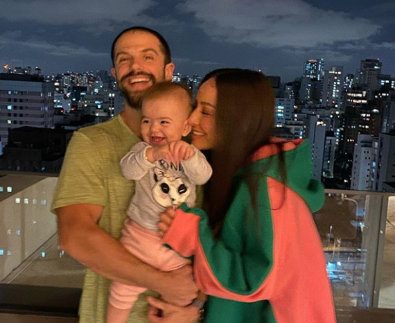 Sabrina Sato nega que fará festa de luxo de R$ 400 mil para Zoe 