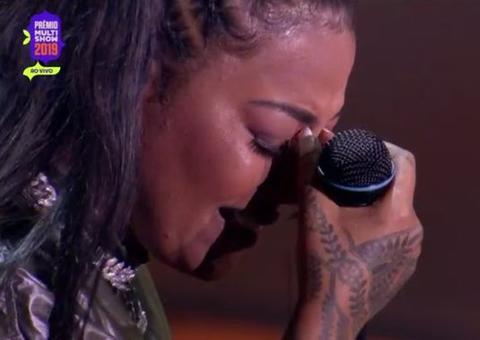 Ludmilla chora ao vencer prêmio como melhor cantora do ano: 'Luta muito grande'