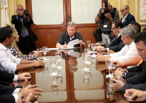 Leis municipais aprovadas em 2019 são divulgadas pelo prefeito Arthur Neto