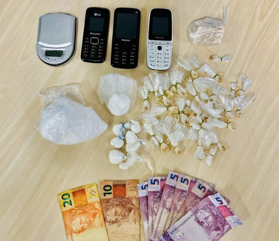 Trio é preso por tráfico de drogas em rua de Manaus 