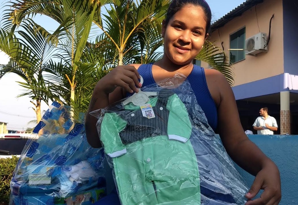Baby Chá Solidário da Maternidade do Alvorada entrega kits às mães sem enxoval