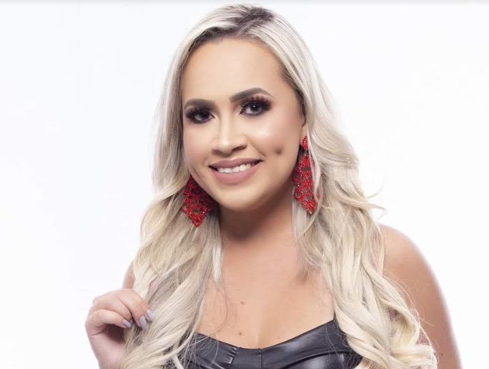 Júlia Carvalho lança sua nova música de trabalho nesta sexta