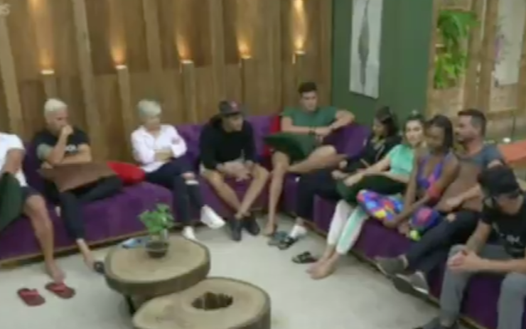 Internautas se revoltam após suspeita de racismo em A Fazenda 