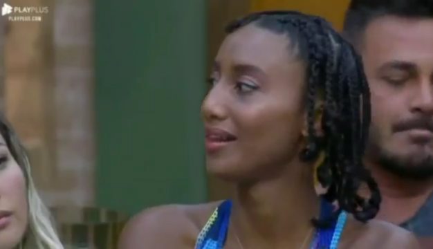 Funcionário demitido por racismo em A Fazenda também é negro, diz colunista 