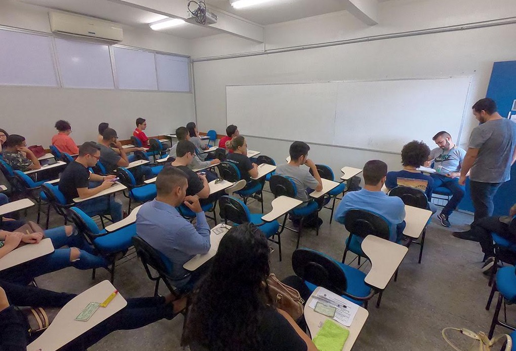 DPE alerta sobre pagamento de taxa para exame de residência jurídica no Amazonas