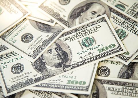 Dólar supera R$ 4,16 e fecha no maior valor em três semanas