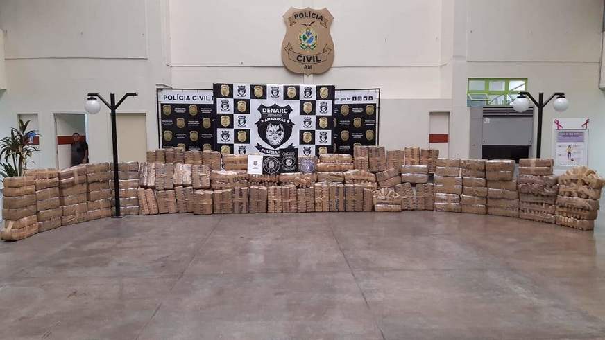 Grupo é preso com 1,7 tonelada de drogas em porão de barco no Amazonas