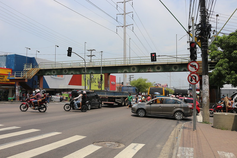 Prefeitura inicia revitalização de passarela na avenida Grande Circular   