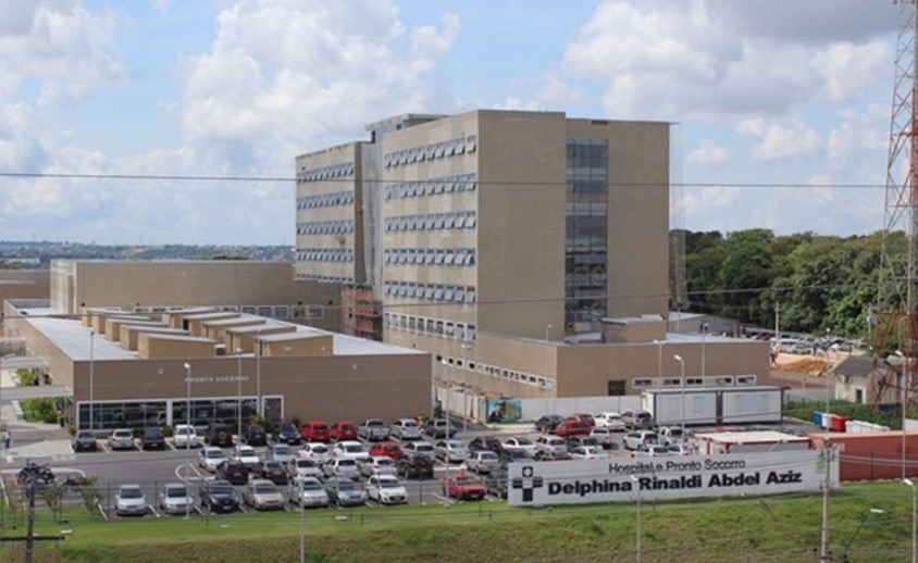 Bandidos esfaqueiam motorista de ônibus durante assalto a coletivo em Manaus