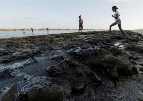 Óleo atinge local de desova de tartarugas no Espírito Santo