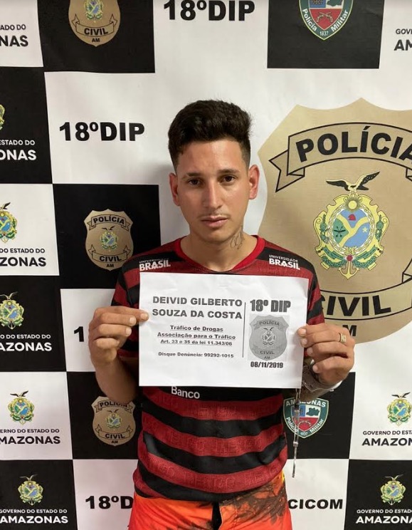 Homem é surpreendido pela polícia e preso suspeito de tráfico de drogas em Manaus
