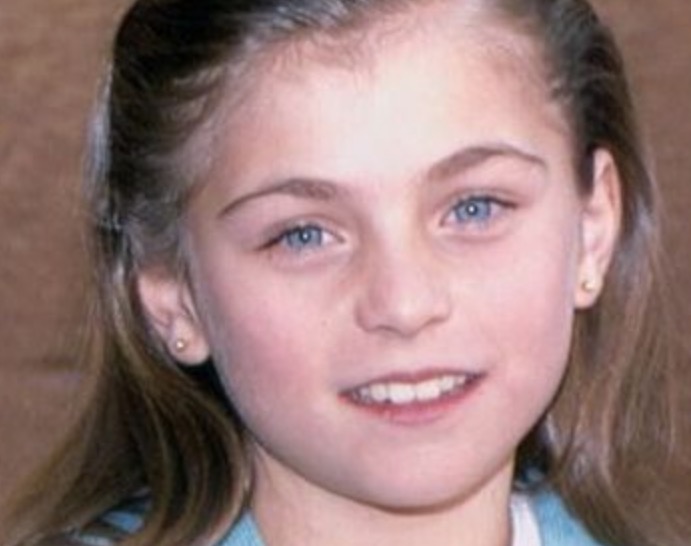 Lembra dela? Ludwika Paleta posa com filho de 20 anos e beleza impressiona: ‘parecem irmãos’  