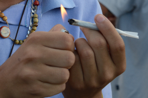 Projeto prevê que usuário de drogas deverá ressarcir prejuízos a terceiros e SUS