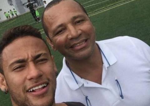 Pai de Neymar visita o Flamengo e deixa torcedores em alerta: 'contratação?'