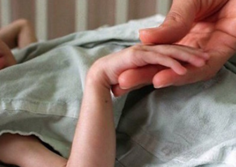 Criança com paralisia cerebral em estado de desnutrição é resgatada no Amazonas 