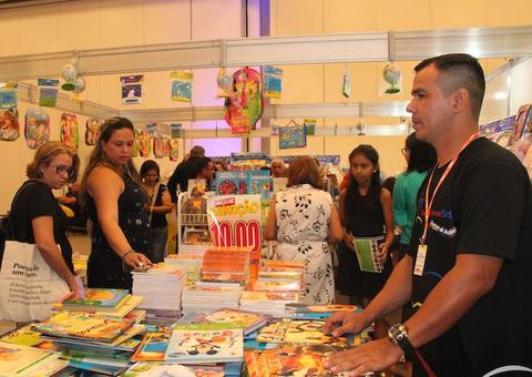 Feira de livros do Sesc Amazonas faz homenagem a Luiz de Miranda Corrêa