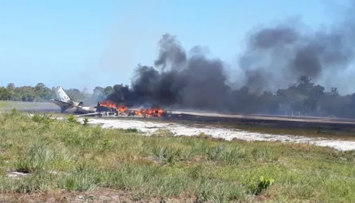 Um morre e 9 ficam feridos após queda de avião na Bahia