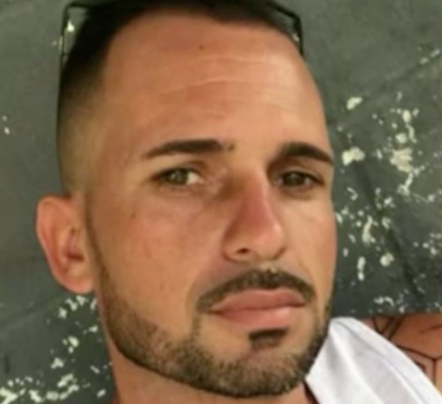 Homem morre ao ter carro 'metralhado' a caminho da própria festa de aniversário