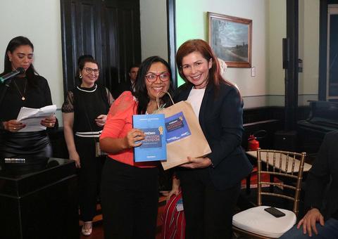 Professores premiados como inovadores têm trabalhos publicados em livro