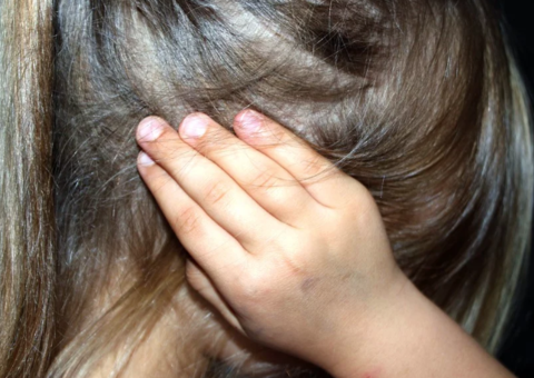 Homem é preso suspeito de estuprar três crianças e atraí-las com dinheiro 