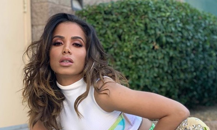 Anitta decide deixar o Brasil e notícia deixa funcionários desesperados