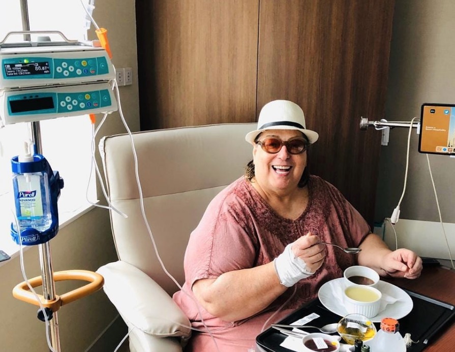 Mamma Bruschetta aparece em hospital após cirurgia de câncer 