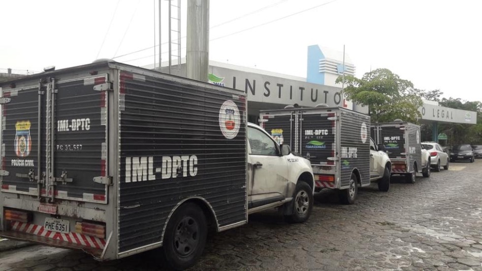 Corpos de família vítima de chacina em Manaus são liberados pelo IML