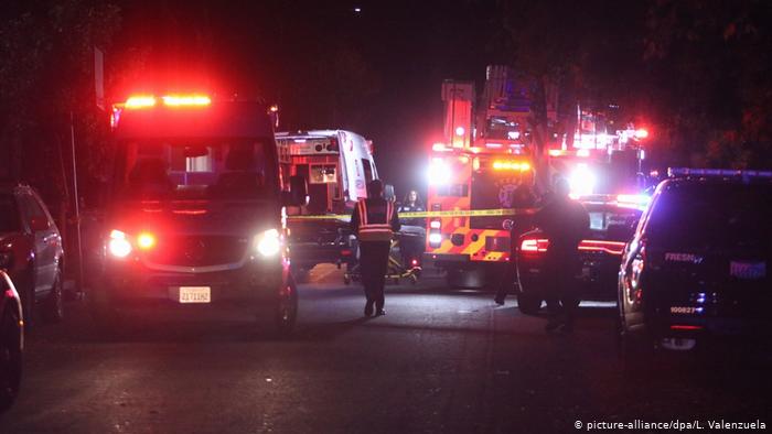 Atiradores abrem fogo contra 35 pessoas e matam 4 na  Califórnia