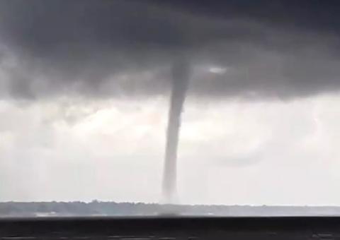 Tromba d’água impressiona moradores no Amazonas; veja 